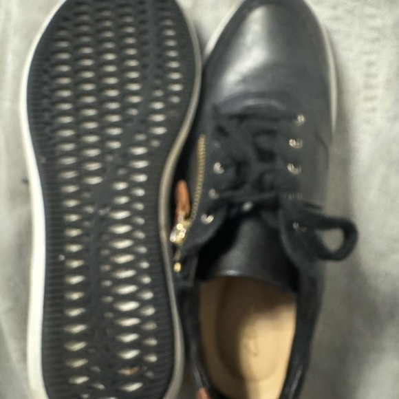 Women’s Clark dress tennis shoes size 7.5 - Picture 5 of 6